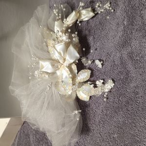 Vintage wedding hair accessory